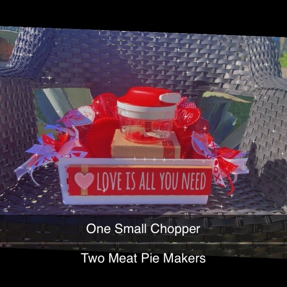 Valentine Tupperware bundle